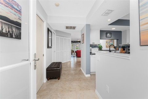Condo in Englewood, Florida, 2 bedrooms  № 2216905 - photo 4