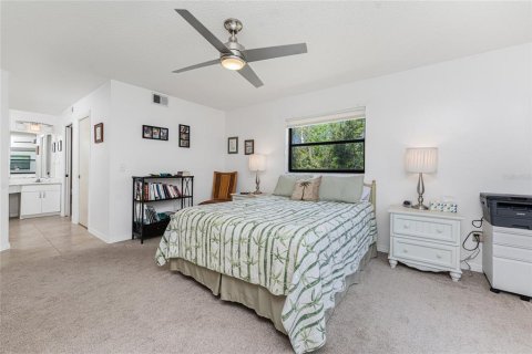 Condo in Englewood, Florida, 2 bedrooms  № 2216905 - photo 28