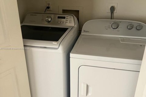 Снять в аренду кондоминиум в Уэст-Палм-Бич, Флорида 1 спальня, 58.25м2, № 1943199 - фото 13