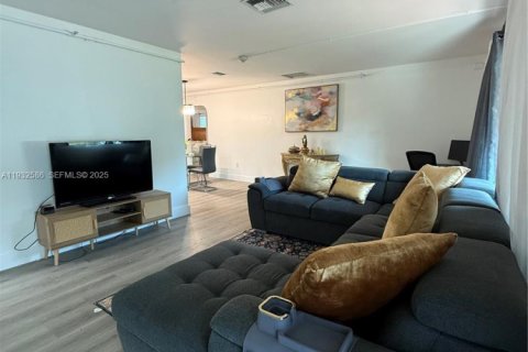 Снять в аренду виллу или дом в Мирамар, Флорида 3 спальни, 139.45м2, № 1991003 - фото 5