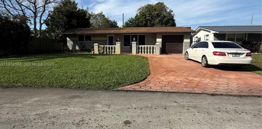 Дом в Мирамар, Флорида 3 спальни, 139.45м2 № 1991003