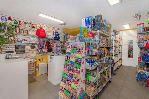 Commercial property in Key Biscayne, Florida № 1710296 - photo 11