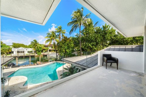House in Key Biscayne, Florida 5 bedrooms, 457.45 sq.m. № 2152558 - photo 27