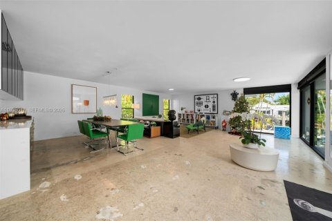 House in Key Biscayne, Florida 5 bedrooms, 457.45 sq.m. № 2152558 - photo 12