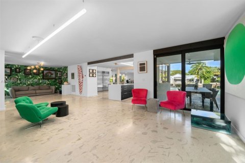 House in Key Biscayne, Florida 5 bedrooms, 457.45 sq.m. № 2152558 - photo 9