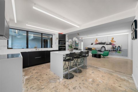 House in Key Biscayne, Florida 5 bedrooms, 457.45 sq.m. № 2152558 - photo 10