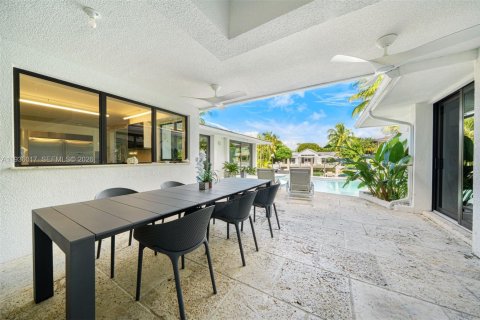 House in Key Biscayne, Florida 5 bedrooms, 457.45 sq.m. № 2152558 - photo 16