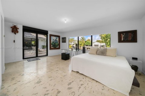 House in Key Biscayne, Florida 5 bedrooms, 457.45 sq.m. № 2152558 - photo 29