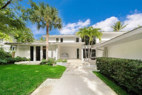 House in Key Biscayne, Florida 5 bedrooms, 457.45 sq.m. № 2152558 - photo 4