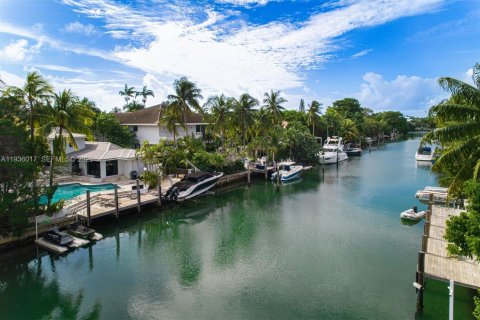 House in Key Biscayne, Florida 5 bedrooms, 457.45 sq.m. № 2152558 - photo 3
