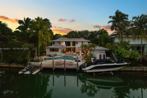 House in Key Biscayne, Florida 5 bedrooms, 457.45 sq.m. № 2152558 - photo 2