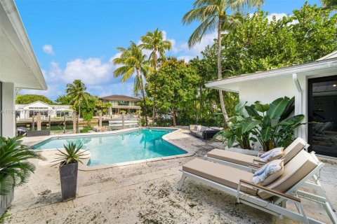 House in Key Biscayne, Florida 5 bedrooms, 457.45 sq.m. № 2152558 - photo 15
