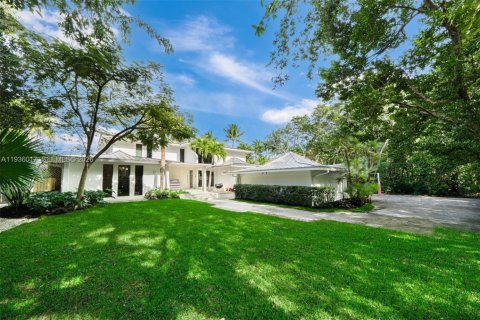 House in Key Biscayne, Florida 5 bedrooms, 457.45 sq.m. № 2152558 - photo 6