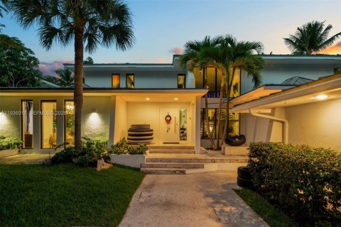 House in Key Biscayne, Florida 5 bedrooms, 457.45 sq.m. № 2152558 - photo 5
