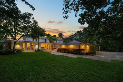 House in Key Biscayne, Florida 5 bedrooms, 457.45 sq.m. № 2152558 - photo 7