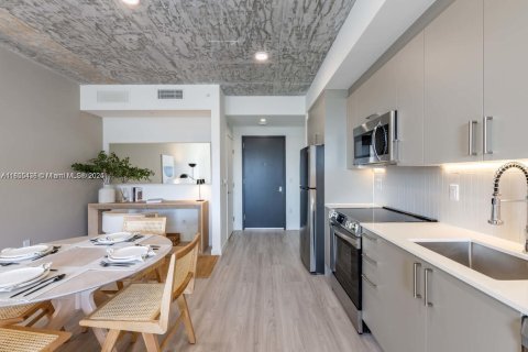 Apartamento en alquiler en Miami, Florida, 2 dormitorios, 80.55 m2 № 2180838 - foto 25