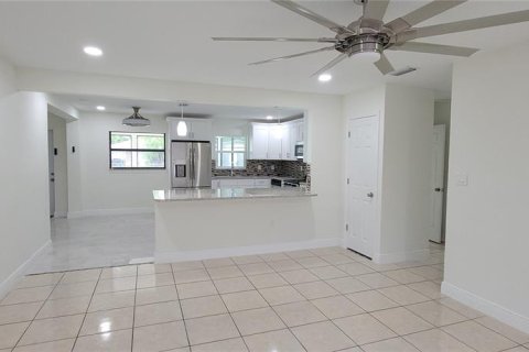 Casa en venta en Bradenton, Florida, 3 dormitorios, 178.19 m2 № 2105352 - foto 8