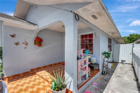 Immobilier commercial à vendre à Miami Gardens, Floride: 161.93 m2 № 2076385 - photo 7