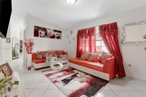 Immobilier commercial à vendre à Miami Gardens, Floride: 161.93 m2 № 2076385 - photo 8