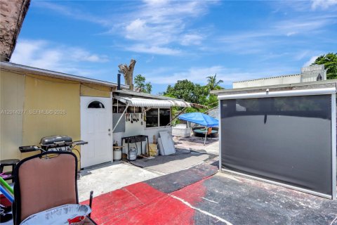 Immobilier commercial à vendre à Miami Gardens, Floride: 161.93 m2 № 2076385 - photo 4