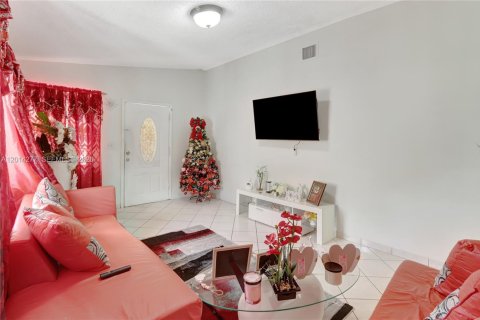 Immobilier commercial à vendre à Miami Gardens, Floride: 161.93 m2 № 2076385 - photo 9