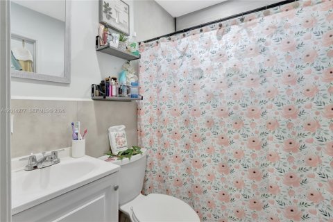 Immobilier commercial à vendre à Miami Gardens, Floride: 161.93 m2 № 2076385 - photo 17