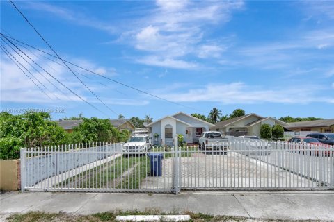 Immobilier commercial à Miami Gardens, Floride 161.93 m2 № 2076385
