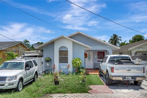 Immobilier commercial à vendre à Miami Gardens, Floride: 161.93 m2 № 2076385 - photo 2