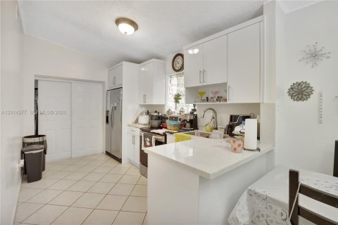 Immobilier commercial à vendre à Miami Gardens, Floride: 161.93 m2 № 2076385 - photo 11