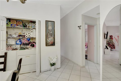 Immobilier commercial à vendre à Miami Gardens, Floride: 161.93 m2 № 2076385 - photo 13