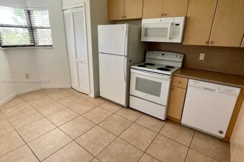 Снять в аренду кондоминиум в Катлер-Бей, Флорида 2 спальни, № 1941061 - фото 3