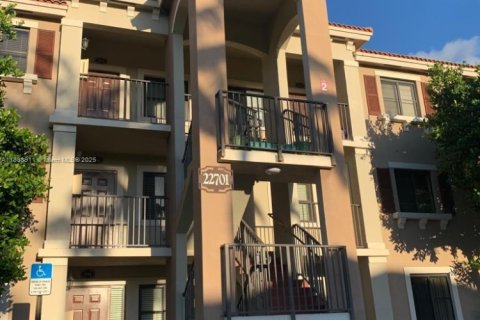 Снять в аренду кондоминиум в Катлер-Бей, Флорида 2 спальни, № 1941061 - фото 1