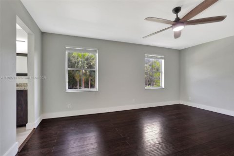 House in Margate, Florida 4 bedrooms, 196.3 sq.m. № 1741434 - photo 14