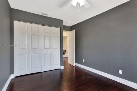 House in Margate, Florida 4 bedrooms, 196.3 sq.m. № 1741434 - photo 27