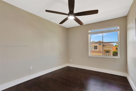 House in Margate, Florida 4 bedrooms, 196.3 sq.m. № 1741434 - photo 28
