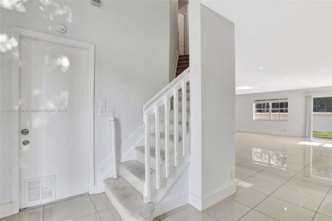 House in Margate, Florida 4 bedrooms, 196.3 sq.m. № 1741434 - photo 4