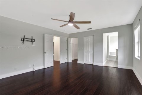 House in Margate, Florida 4 bedrooms, 196.3 sq.m. № 1741434 - photo 16