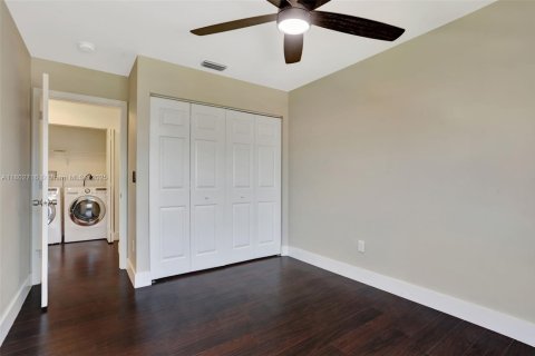 House in Margate, Florida 4 bedrooms, 196.3 sq.m. № 1741434 - photo 29