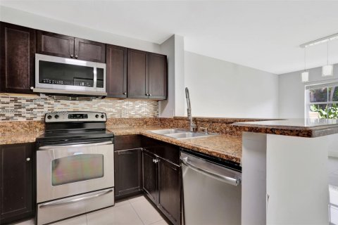 House in Margate, Florida 4 bedrooms, 196.3 sq.m. № 1741434 - photo 12