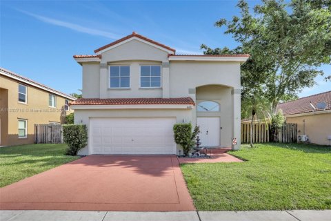 House in Margate, Florida 4 bedrooms, 196.3 sq.m. № 1741434 - photo 1