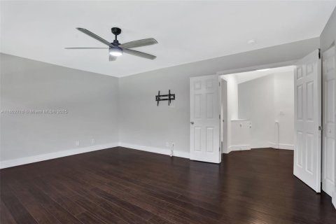 House in Margate, Florida 4 bedrooms, 196.3 sq.m. № 1741434 - photo 17