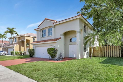 House in Margate, Florida 4 bedrooms, 196.3 sq.m. № 1741434 - photo 3