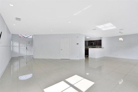 House in Margate, Florida 4 bedrooms, 196.3 sq.m. № 1741434 - photo 7