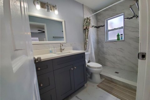 House in Tampa, Florida 6 bedrooms, 192.87 sq.m. № 1820617 - photo 11