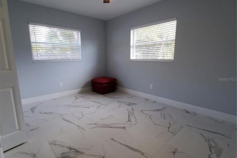 House in Tampa, Florida 6 bedrooms, 192.87 sq.m. № 1820617 - photo 3