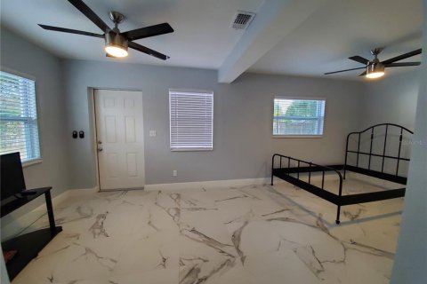 House in Tampa, Florida 6 bedrooms, 192.87 sq.m. № 1820617 - photo 13