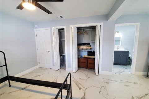 House in Tampa, Florida 6 bedrooms, 192.87 sq.m. № 1820617 - photo 14