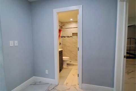 House in Tampa, Florida 6 bedrooms, 192.87 sq.m. № 1820617 - photo 19