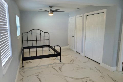 House in Tampa, Florida 6 bedrooms, 192.87 sq.m. № 1820617 - photo 25