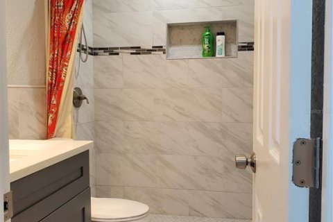 House in Tampa, Florida 6 bedrooms, 192.87 sq.m. № 1820617 - photo 17